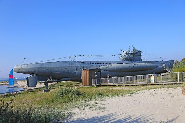 German submarine U-995